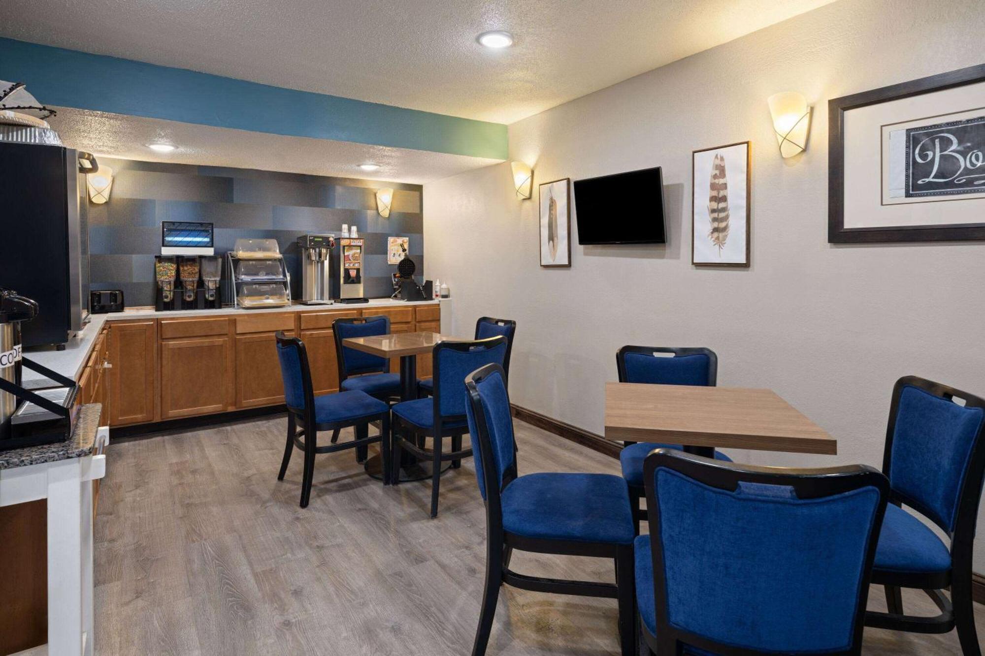 Days Inn & Suites By Wyndham Kokomo Exterior foto